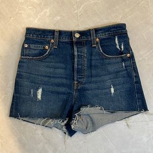 Levis High Waisted Ribcage Short. Size 28. Button Fly. Worn once.